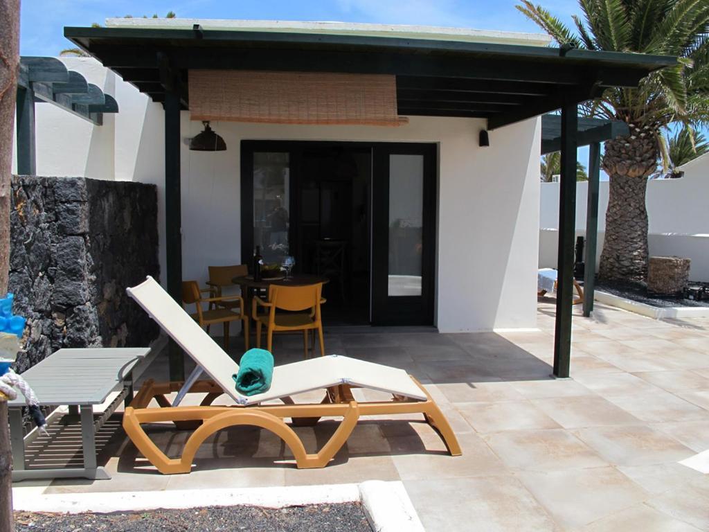 Bungalow Goa Pool View, Playa Roca Residence Sea Front Access - Free Ac - Wifi Коста-Тегисе Экстерьер фото