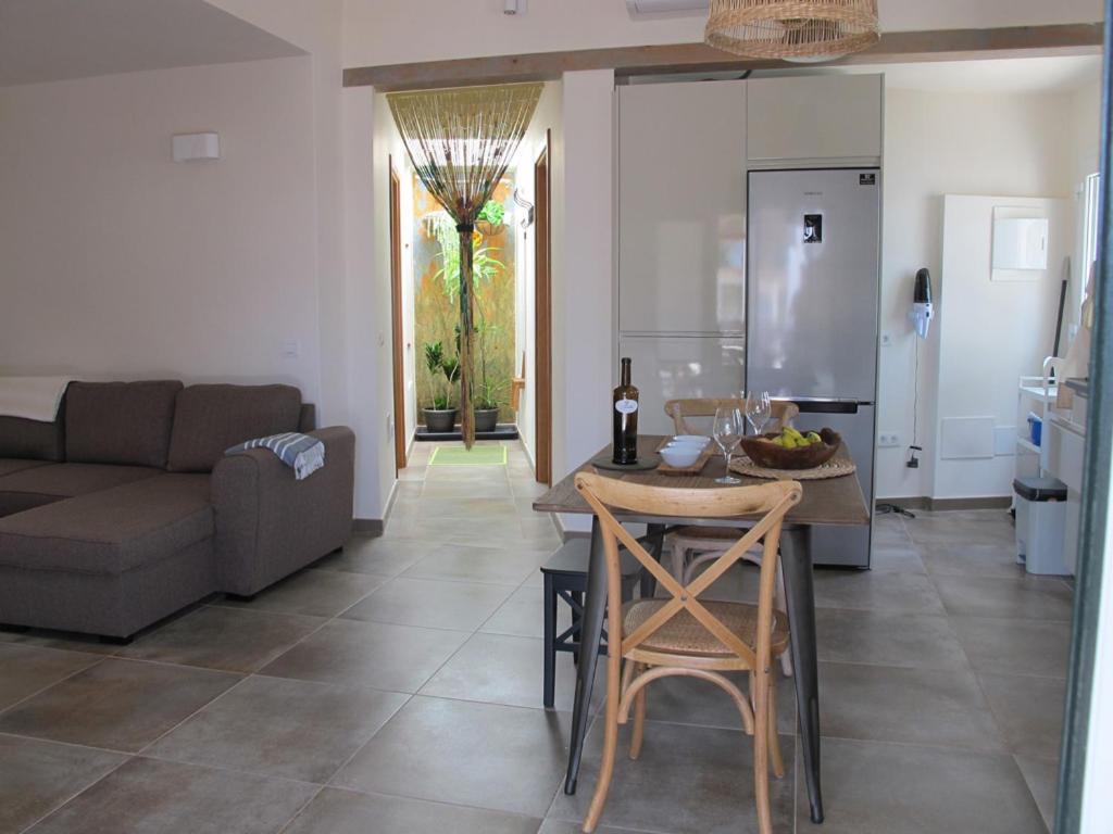 Bungalow Goa Pool View, Playa Roca Residence Sea Front Access - Free Ac - Wifi Коста-Тегисе Экстерьер фото