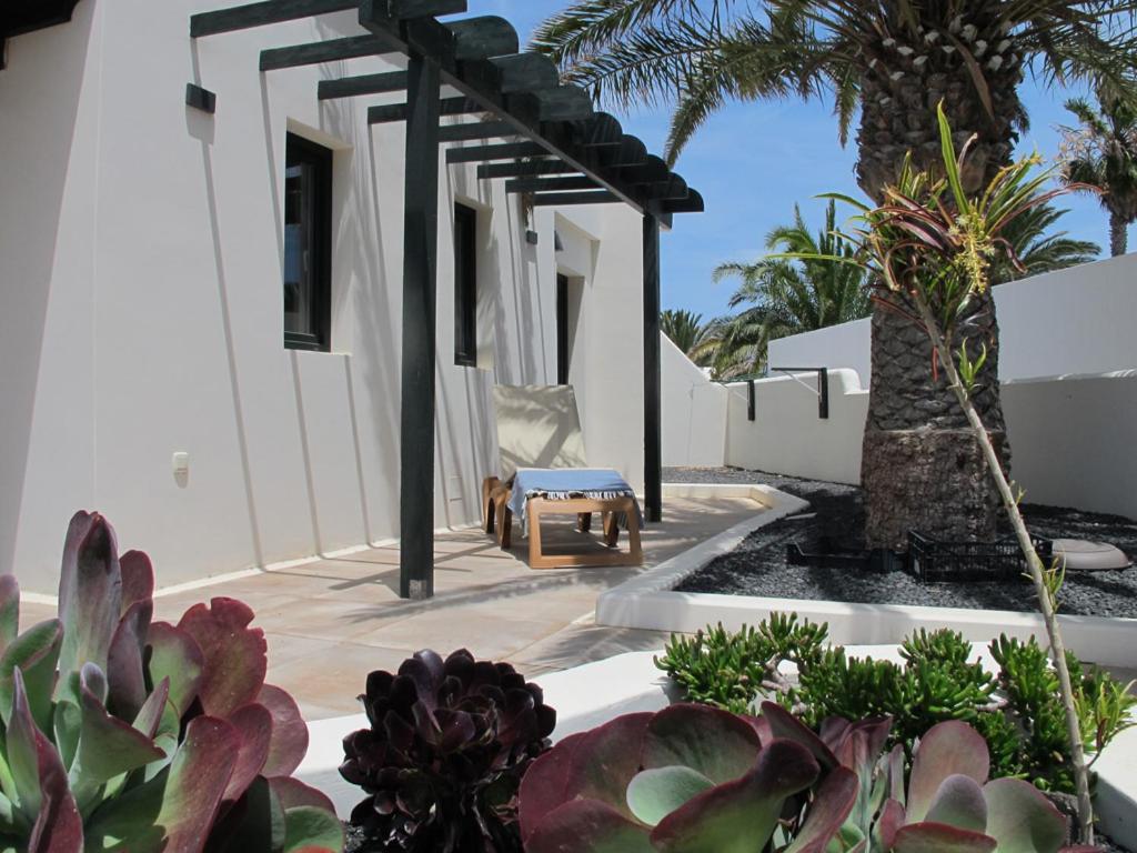Bungalow Goa Pool View, Playa Roca Residence Sea Front Access - Free Ac - Wifi Коста-Тегисе Экстерьер фото