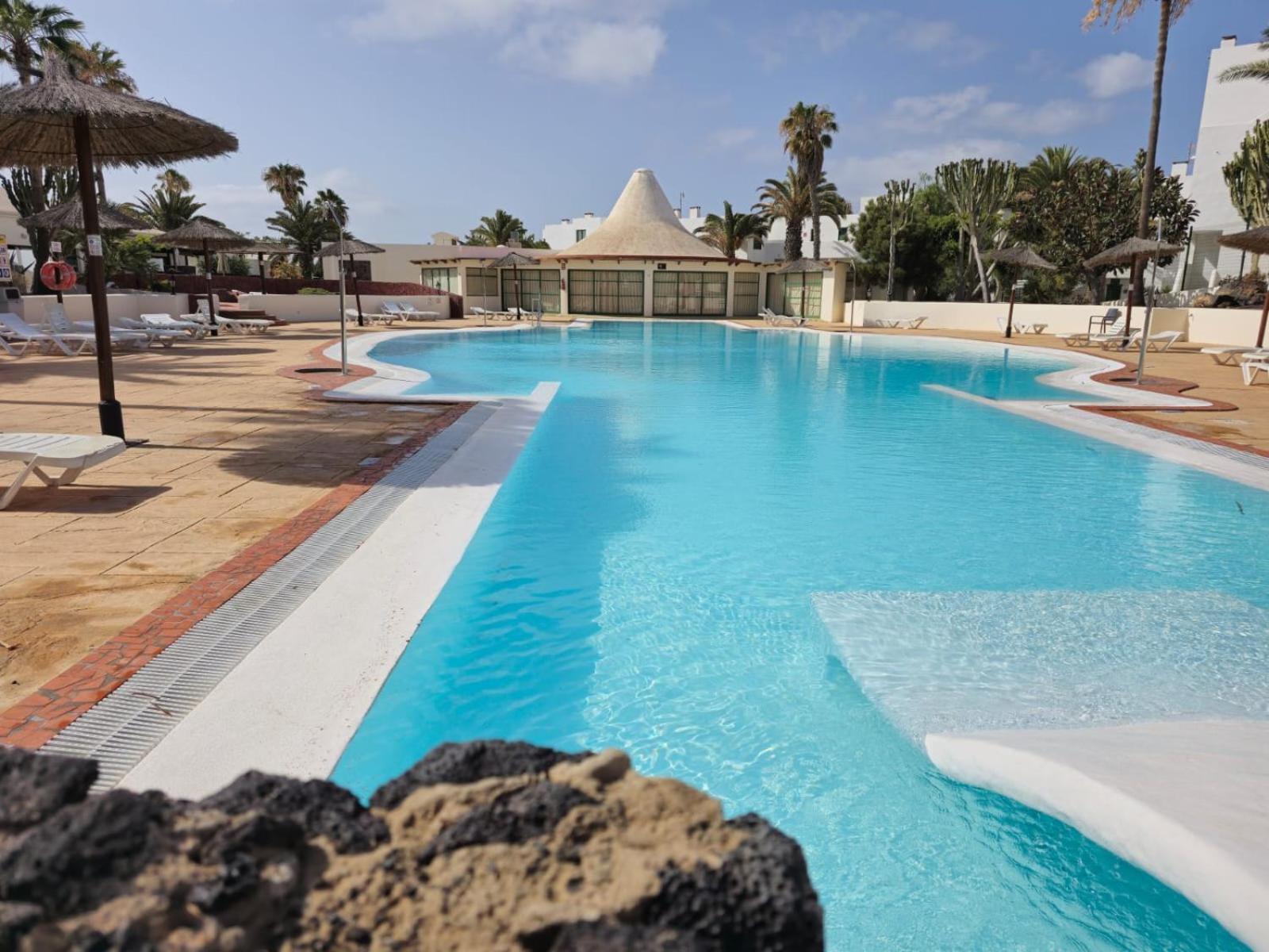 Bungalow Goa Pool View, Playa Roca Residence Sea Front Access - Free Ac - Wifi Коста-Тегисе Экстерьер фото